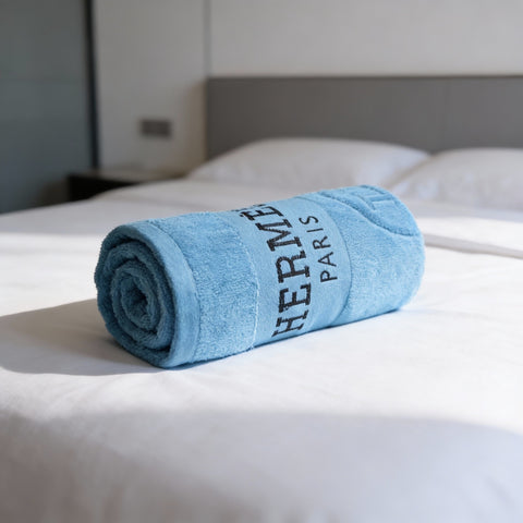 The VJ Supreme Sheared Velour H5 Towel (90×160 cm)