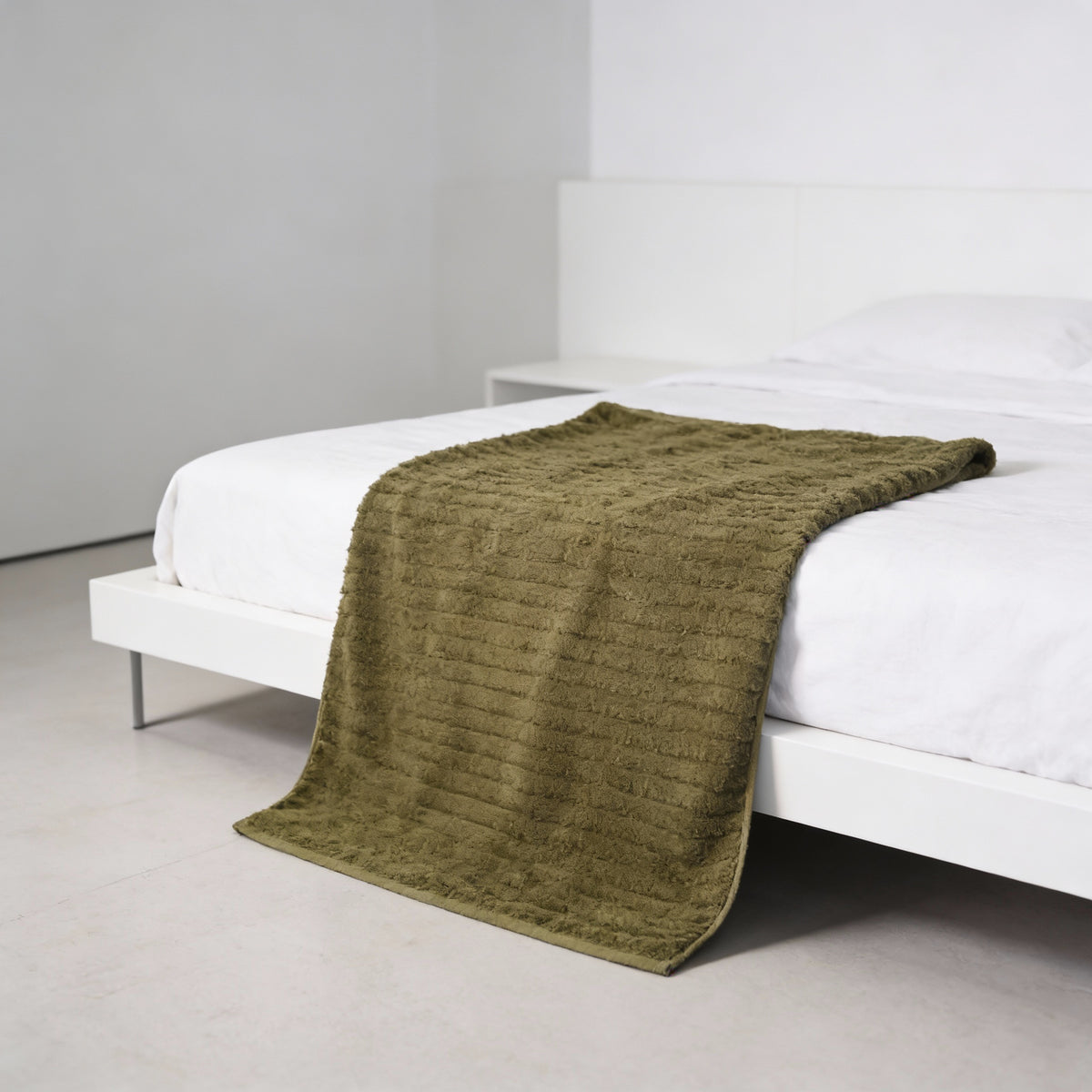 Extra-Large Luxury Olive Terry Towel (90×160 cm)